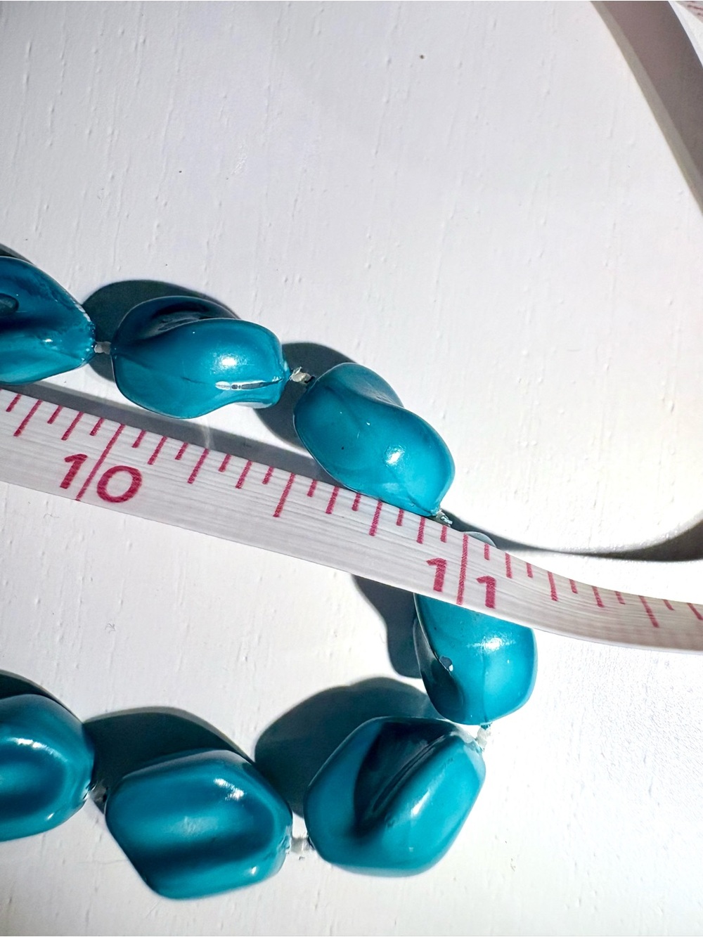 Vintage teal acrylic bead necklace - Picture 2 of 3